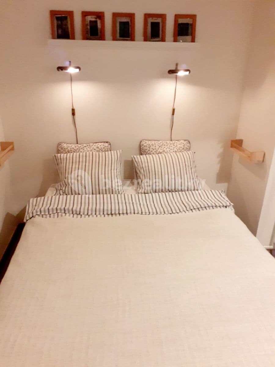 Prenájom bytu 1-izbový 40 m², Vodičkova, Praha, Praha Prenájom bytu 1-izbový 40 m², Vodičkova, Praha, Praha