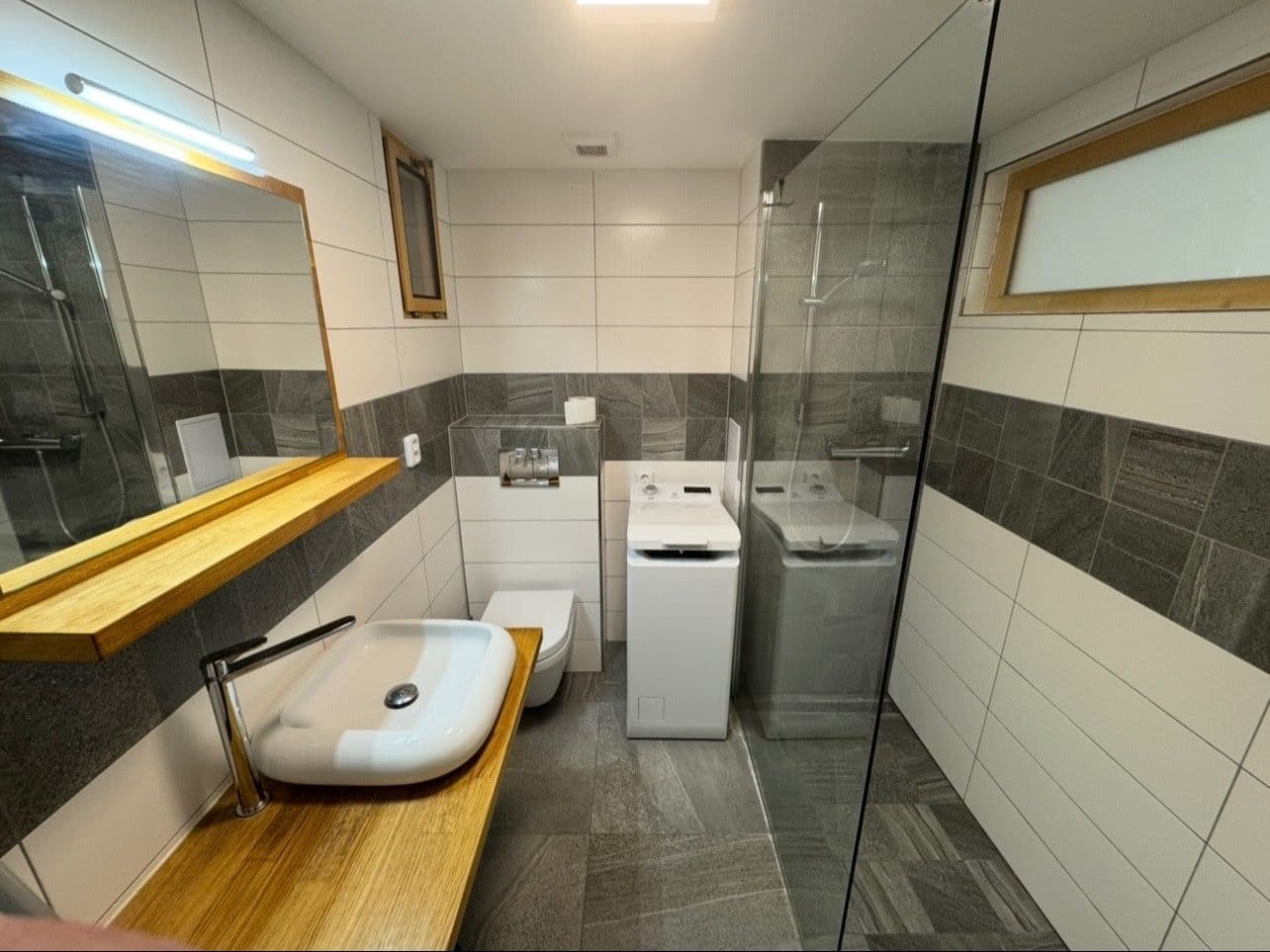 Prenájom bytu 1-izbový 32 m², 28. pluku, Praha, Praha Prenájom bytu 1-izbový 32 m², 28. pluku, Praha, Praha