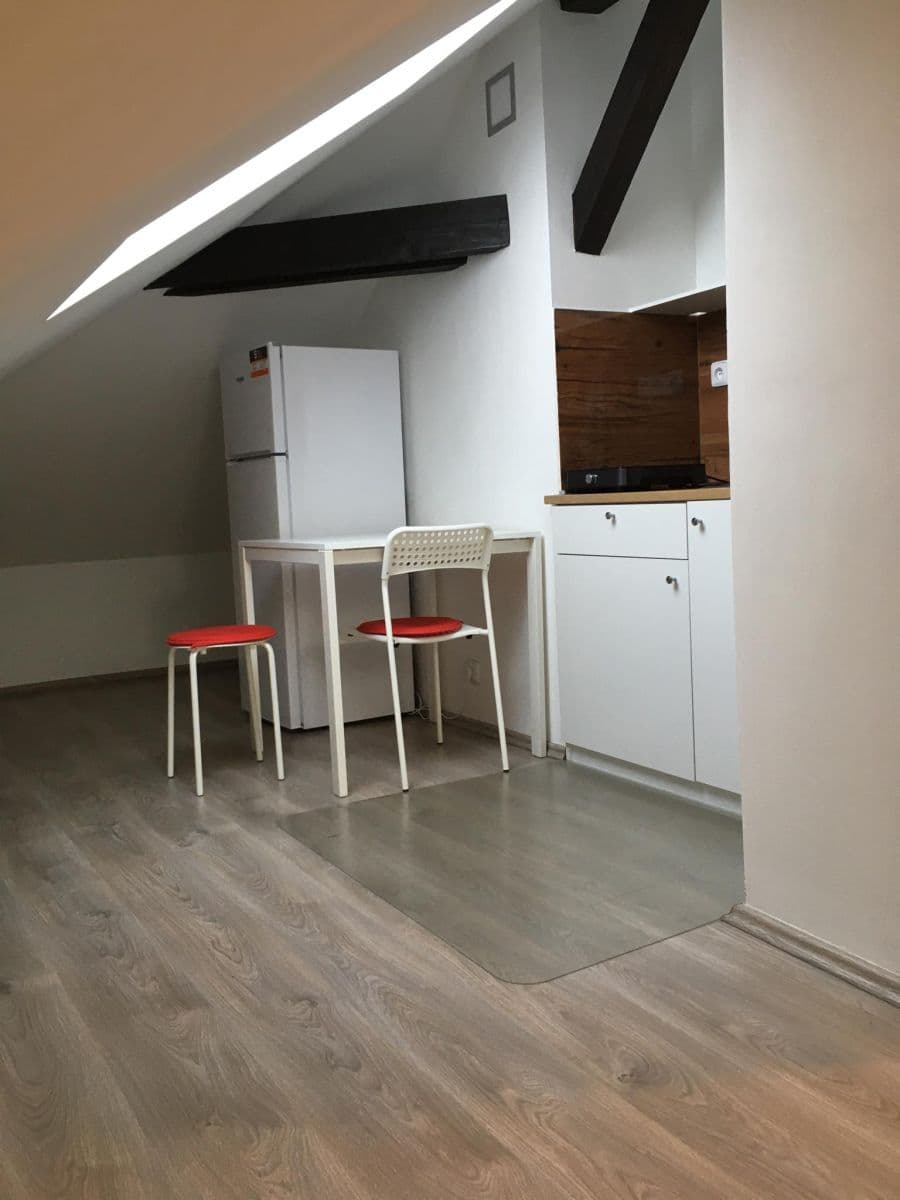 Prenájom bytu 1-izbový 30 m², Nad Vodovodem, Praha, Praha Prenájom bytu 1-izbový 30 m², Nad Vodovodem, Praha, Praha