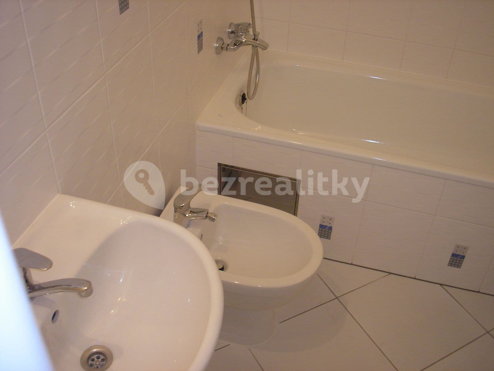 Prenájom bytu 3-izbový 100 m², Francouzská, Praha, Praha Prenájom bytu 3-izbový 100 m², Francouzská, Praha, Praha