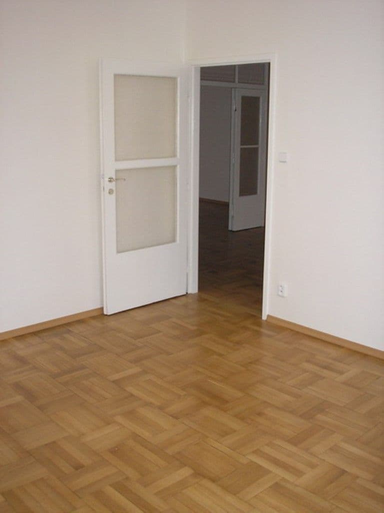 Prenájom bytu 3-izbový 100 m², Francouzská, Praha, Praha Prenájom bytu 3-izbový 100 m², Francouzská, Praha, Praha