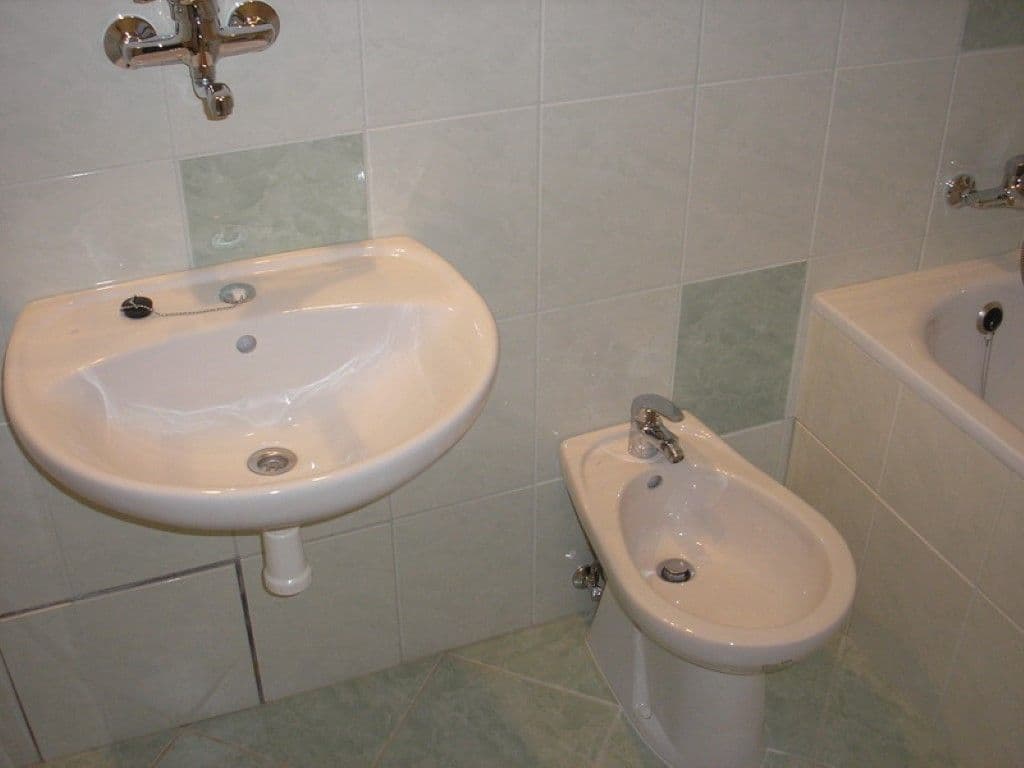 Prenájom bytu 3-izbový 100 m², Francouzská, Praha, Praha Prenájom bytu 3-izbový 100 m², Francouzská, Praha, Praha