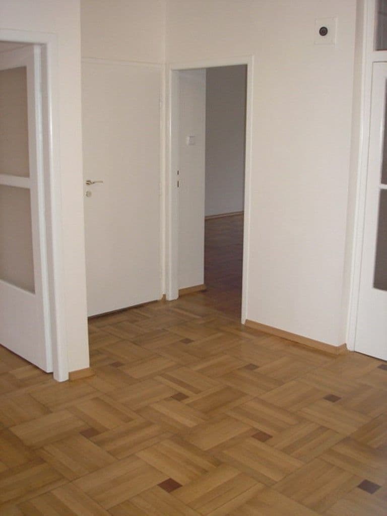 Prenájom bytu 3-izbový 100 m², Francouzská, Praha, Praha Prenájom bytu 3-izbový 100 m², Francouzská, Praha, Praha