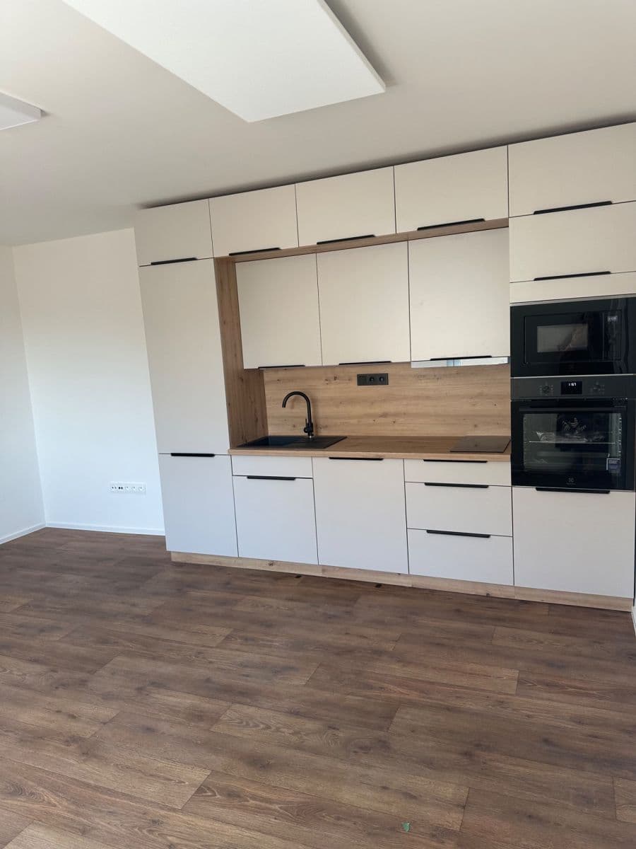 Prenájom bytu 1-izbový 33 m², Reynkova, Havlíčkův Brod, Kraj Vysočina Prenájom bytu 1-izbový 33 m², Reynkova, Havlíčkův Brod, Kraj Vysočina