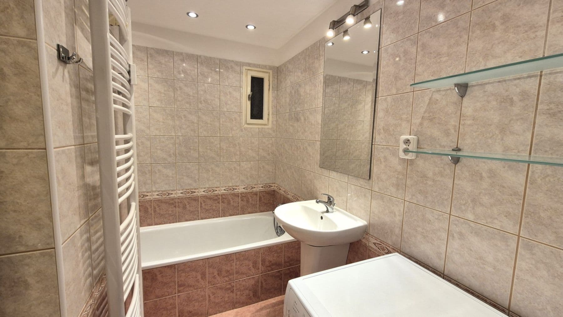 Prenájom bytu 3-izbový 70 m², Ambrožova, Praha, Praha Prenájom bytu 3-izbový 70 m², Ambrožova, Praha, Praha