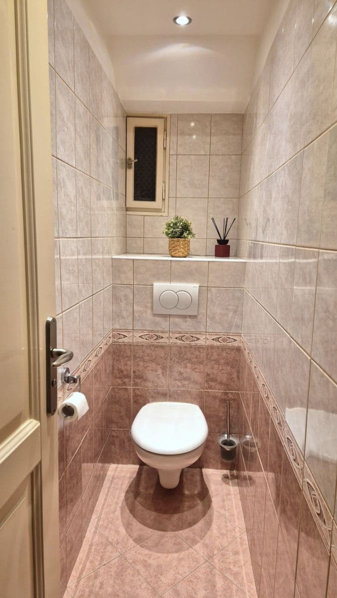 Prenájom bytu 3-izbový 70 m², Ambrožova, Praha, Praha Prenájom bytu 3-izbový 70 m², Ambrožova, Praha, Praha