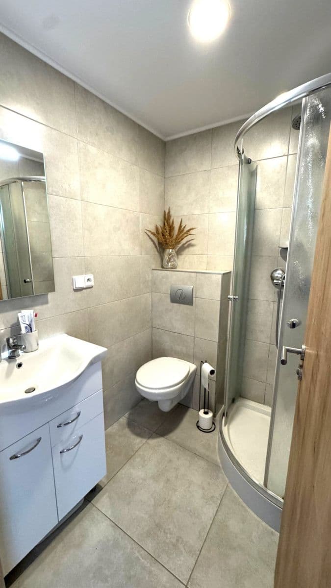 Prenájom bytu Garsoniéra 15 m², Moskevská, Praha, Praha Prenájom bytu Garsoniéra 15 m², Moskevská, Praha, Praha