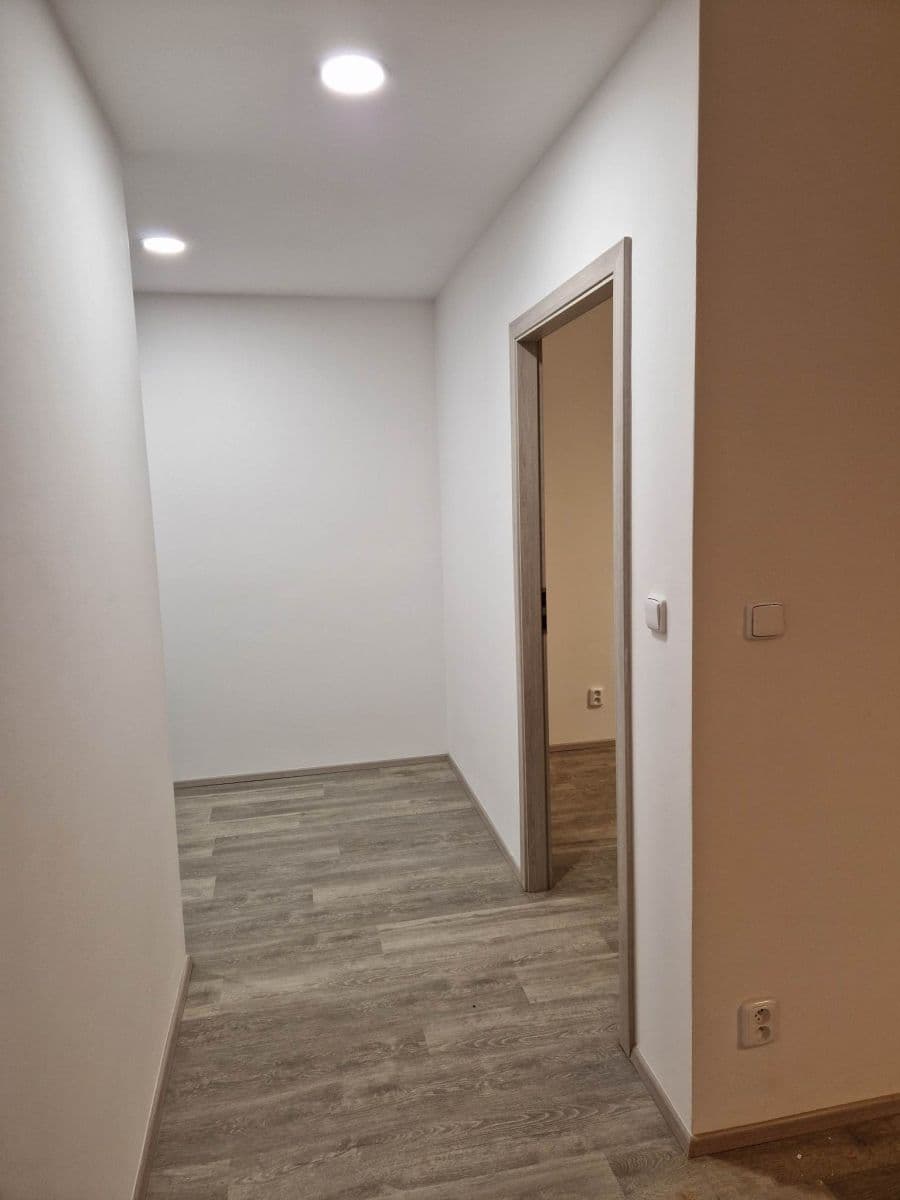 Prenájom bytu 2-izbový 43 m², Roháčova, Praha, Praha Prenájom bytu 2-izbový 43 m², Roháčova, Praha, Praha