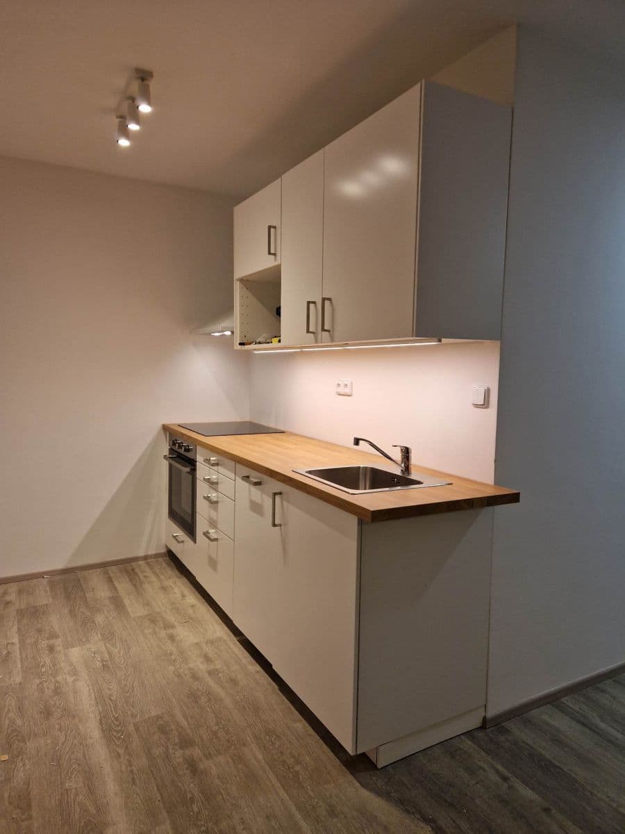 Prenájom bytu 2-izbový 43 m², Roháčova, Praha, Praha Prenájom bytu 2-izbový 43 m², Roháčova, Praha, Praha