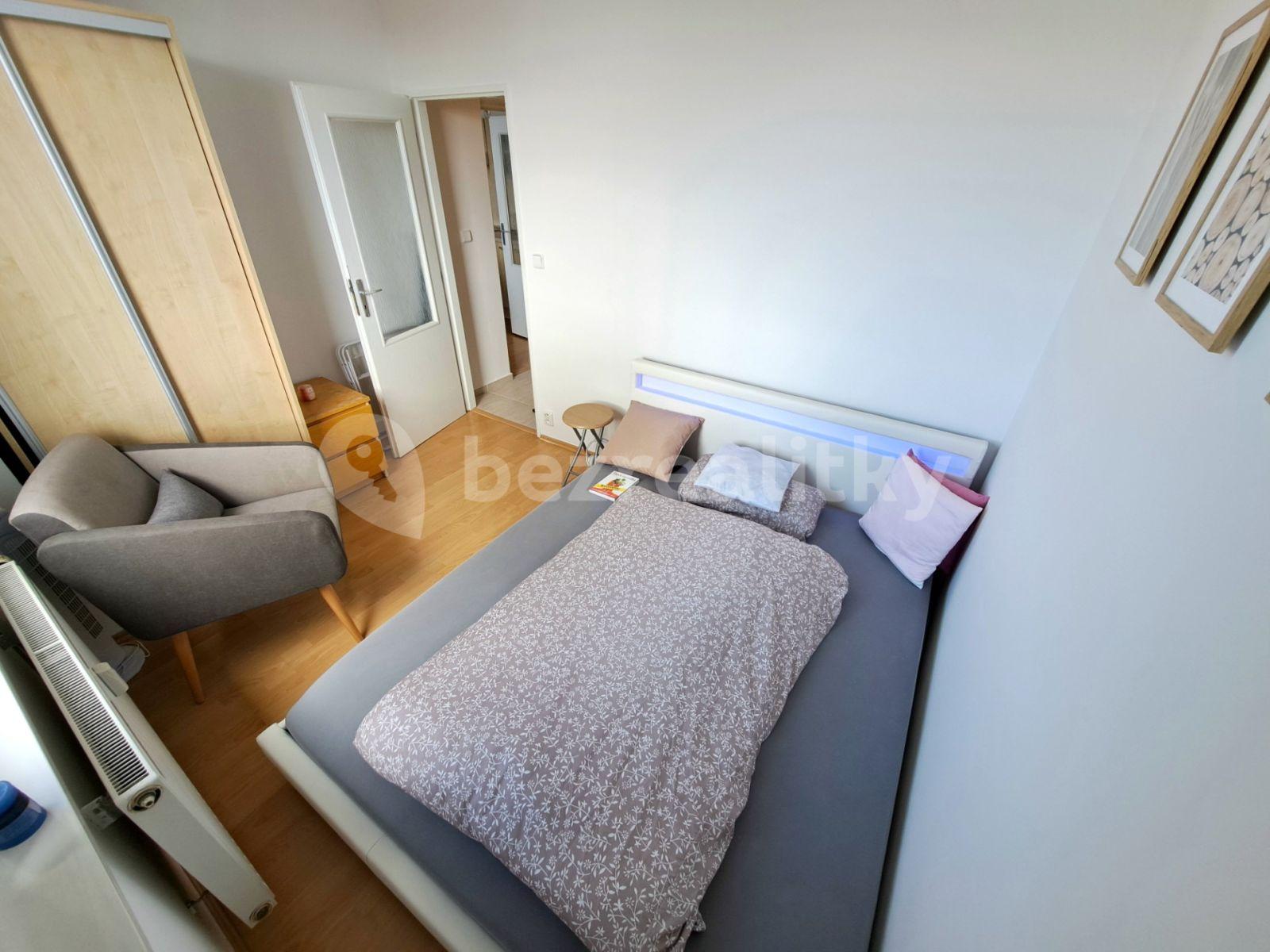Prenájom bytu 2-izbový 37 m², Olštýnská, Praha, Praha