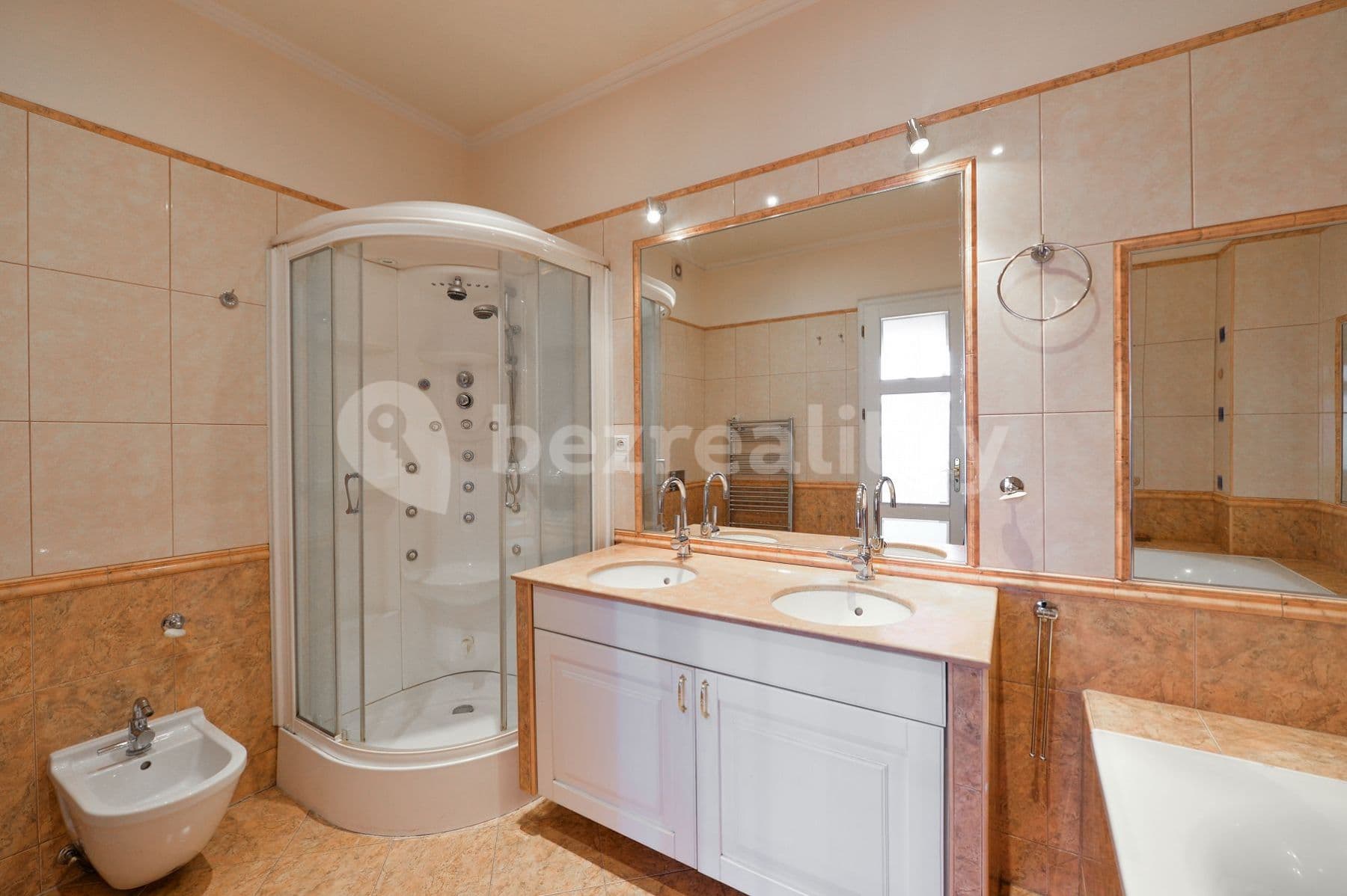 Prenájom bytu 4-izbový 134 m², Krakovská, Praha, Praha Prenájom bytu 4-izbový 134 m², Krakovská, Praha, Praha