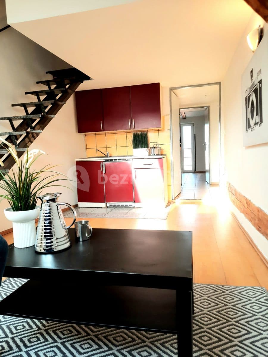 Prenájom bytu 3-izbový 59 m², Vlkova, Praha, Praha Prenájom bytu 3-izbový 59 m², Vlkova, Praha, Praha