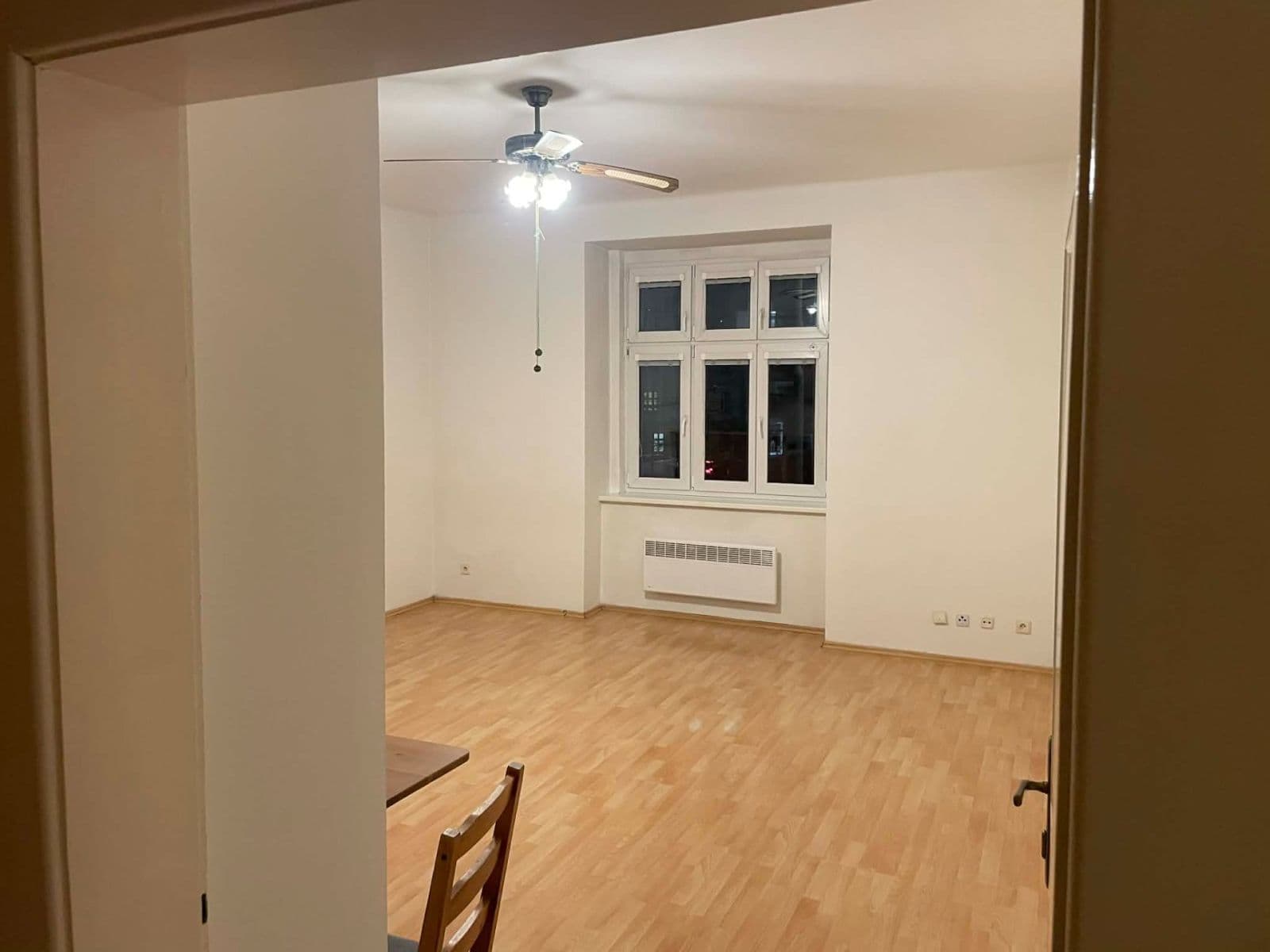 Prenájom bytu 2-izbový 55 m², Komunardů, Praha, Praha Prenájom bytu 2-izbový 55 m², Komunardů, Praha, Praha