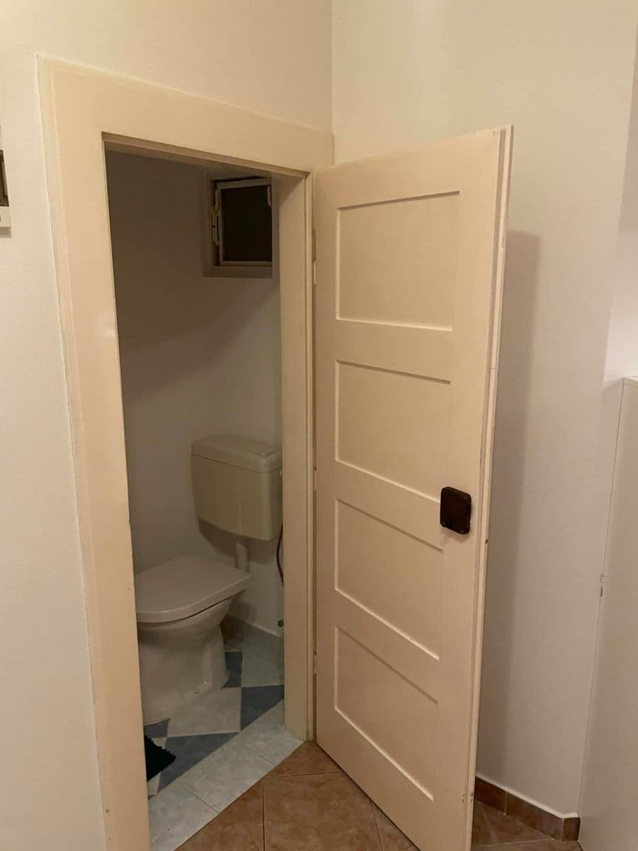 Prenájom bytu 2-izbový 55 m², Komunardů, Praha, Praha Prenájom bytu 2-izbový 55 m², Komunardů, Praha, Praha