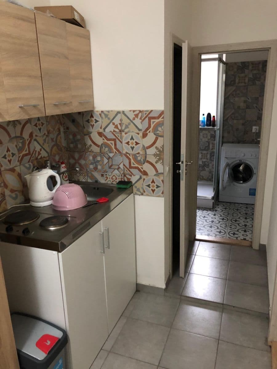 Prenájom bytu 5-izbový 85 m², Vladivostocká, Praha, Praha Prenájom bytu 5-izbový 85 m², Vladivostocká, Praha, Praha