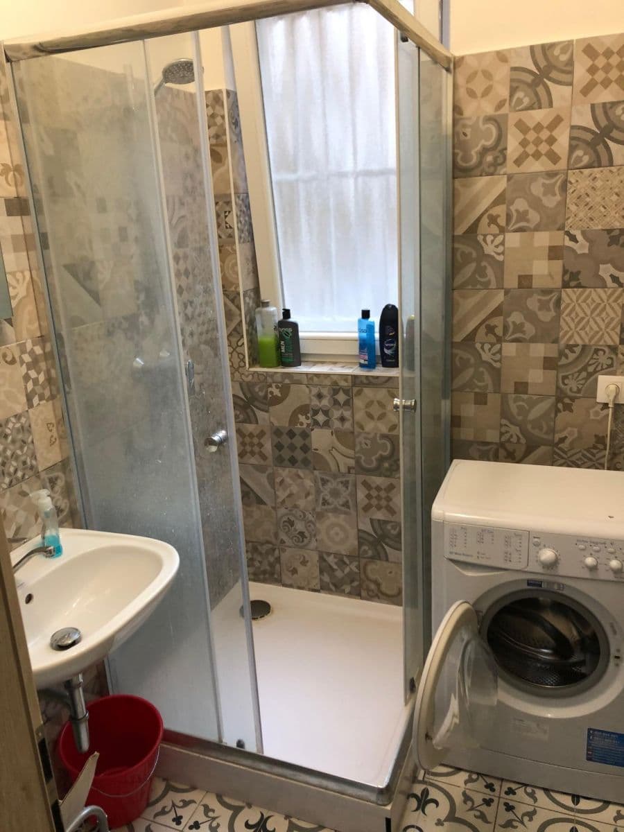 Prenájom bytu 5-izbový 85 m², Vladivostocká, Praha, Praha Prenájom bytu 5-izbový 85 m², Vladivostocká, Praha, Praha