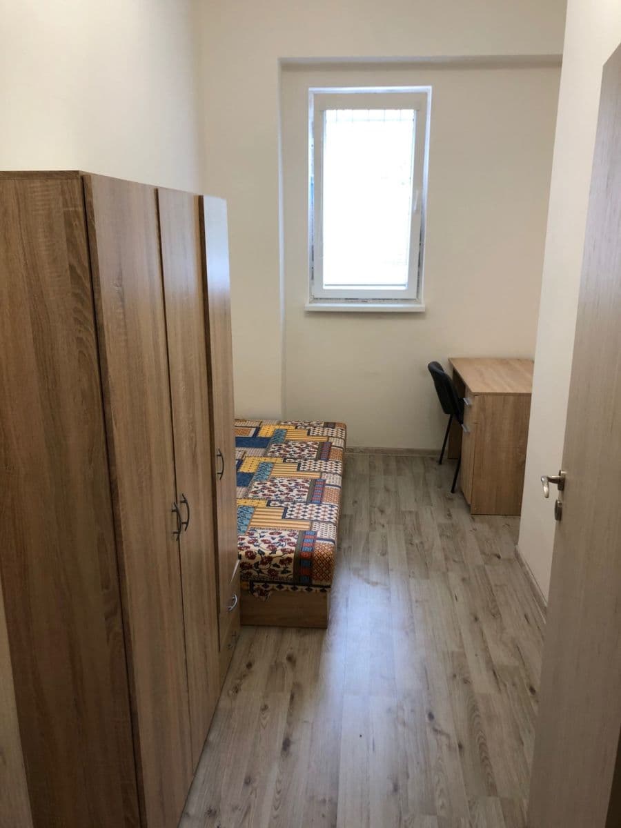 Prenájom bytu 5-izbový 85 m², Vladivostocká, Praha, Praha Prenájom bytu 5-izbový 85 m², Vladivostocká, Praha, Praha