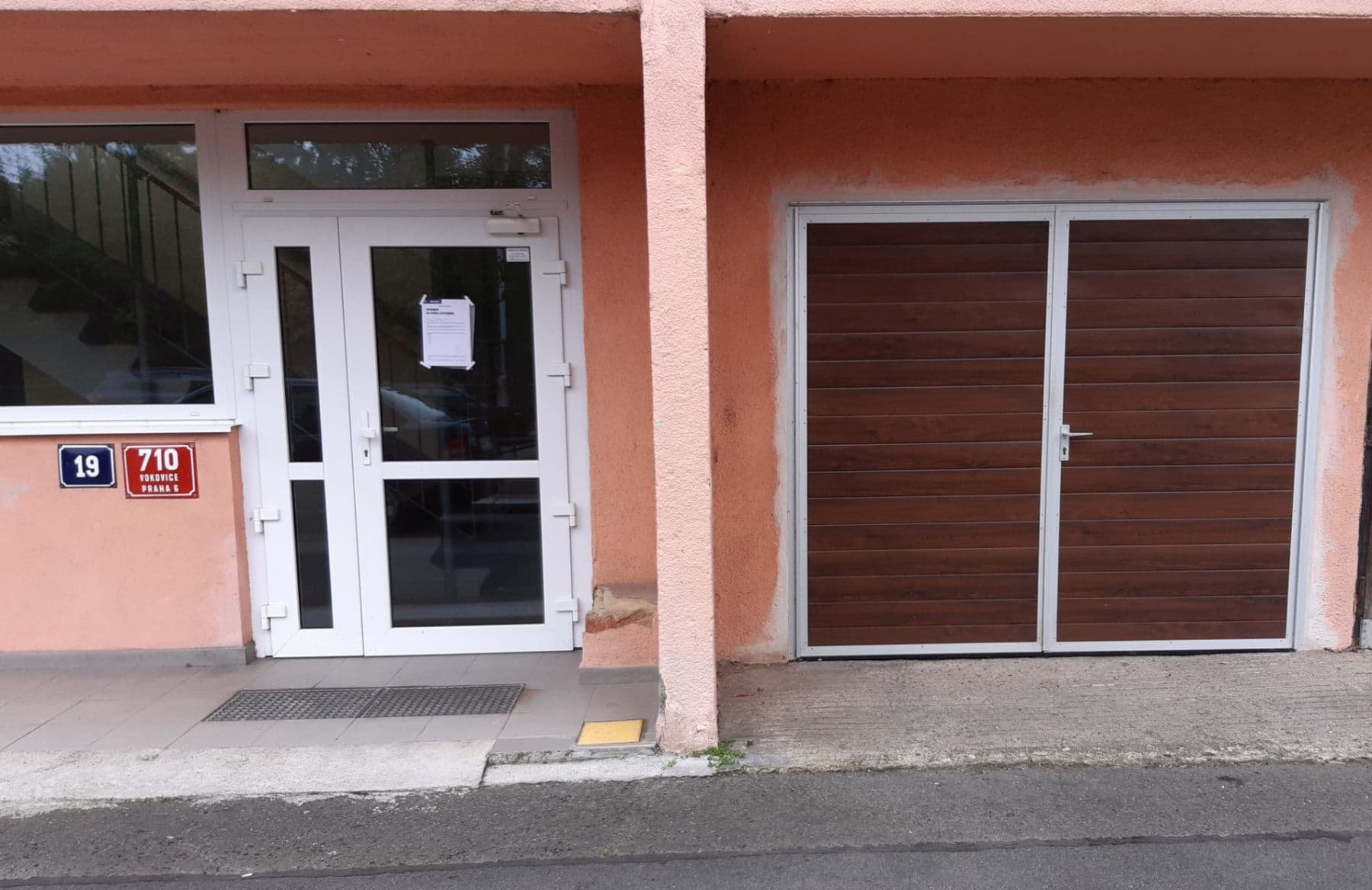Prenájom garáže 12 m², Tobrucká, Praha, Praha Prenájom garáže 12 m², Tobrucká, Praha, Praha