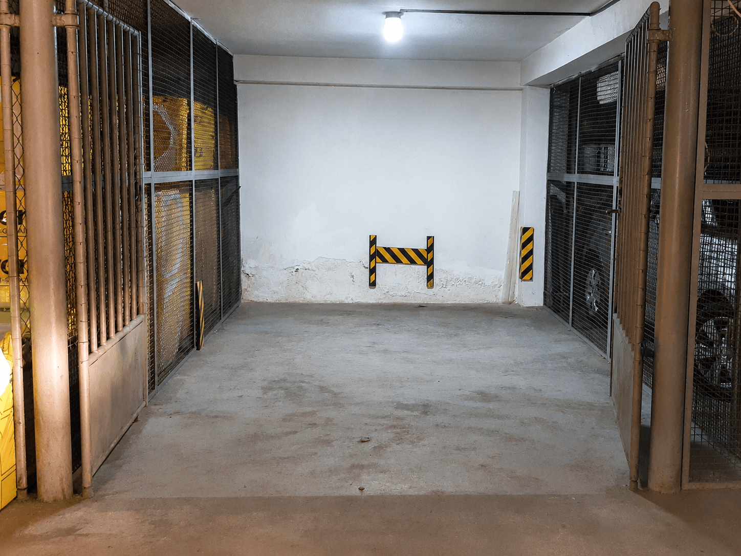 Prenájom garáže 12 m², Tobrucká, Praha, Praha Prenájom garáže 12 m², Tobrucká, Praha, Praha