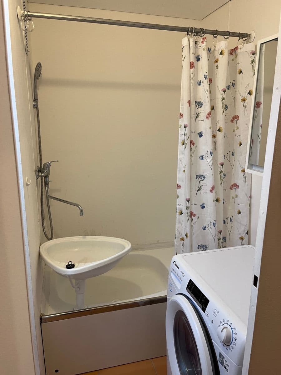 Prenájom bytu 1-izbový 34 m², Jánošíkova, Praha, Praha Prenájom bytu 1-izbový 34 m², Jánošíkova, Praha, Praha