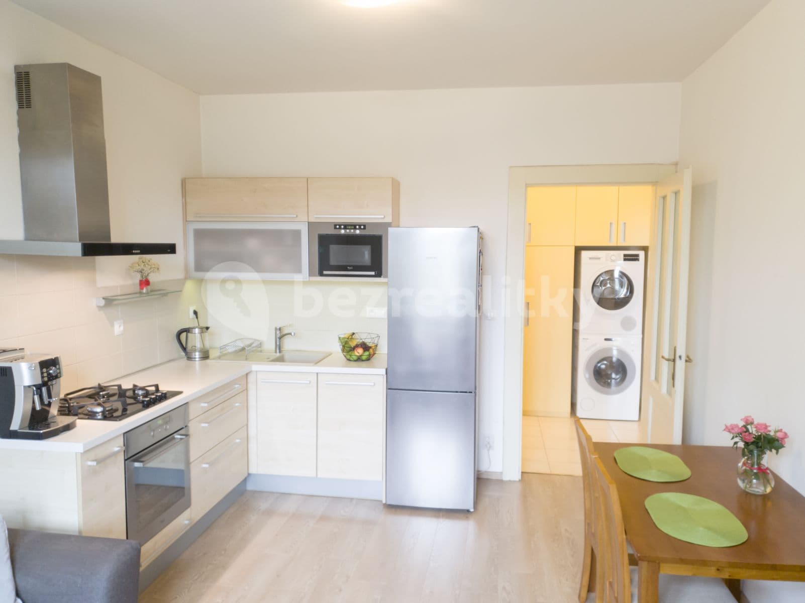 Prenájom bytu 2-izbový 43 m², Čestmírova, Praha, Praha Prenájom bytu 2-izbový 43 m², Čestmírova, Praha, Praha