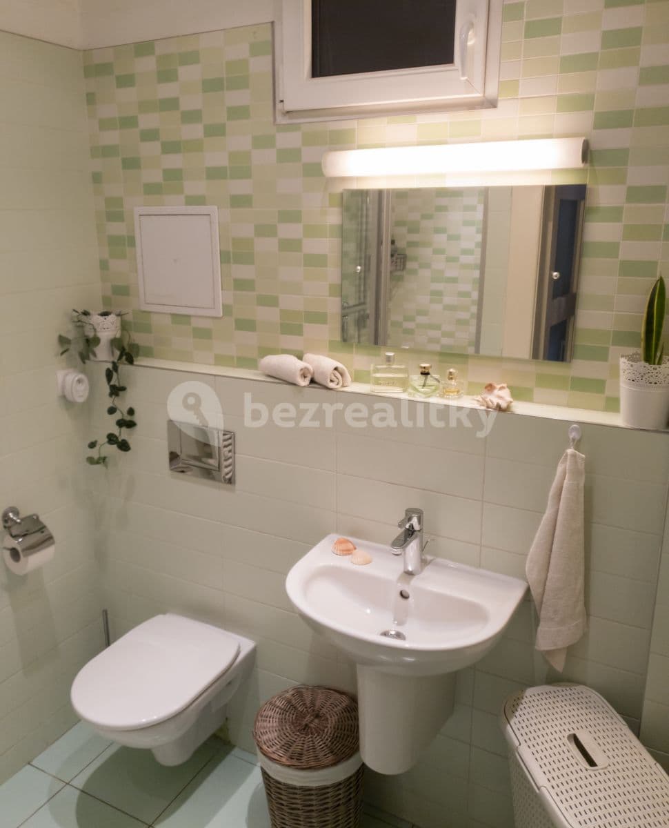 Prenájom bytu 2-izbový 43 m², Čestmírova, Praha, Praha Prenájom bytu 2-izbový 43 m², Čestmírova, Praha, Praha