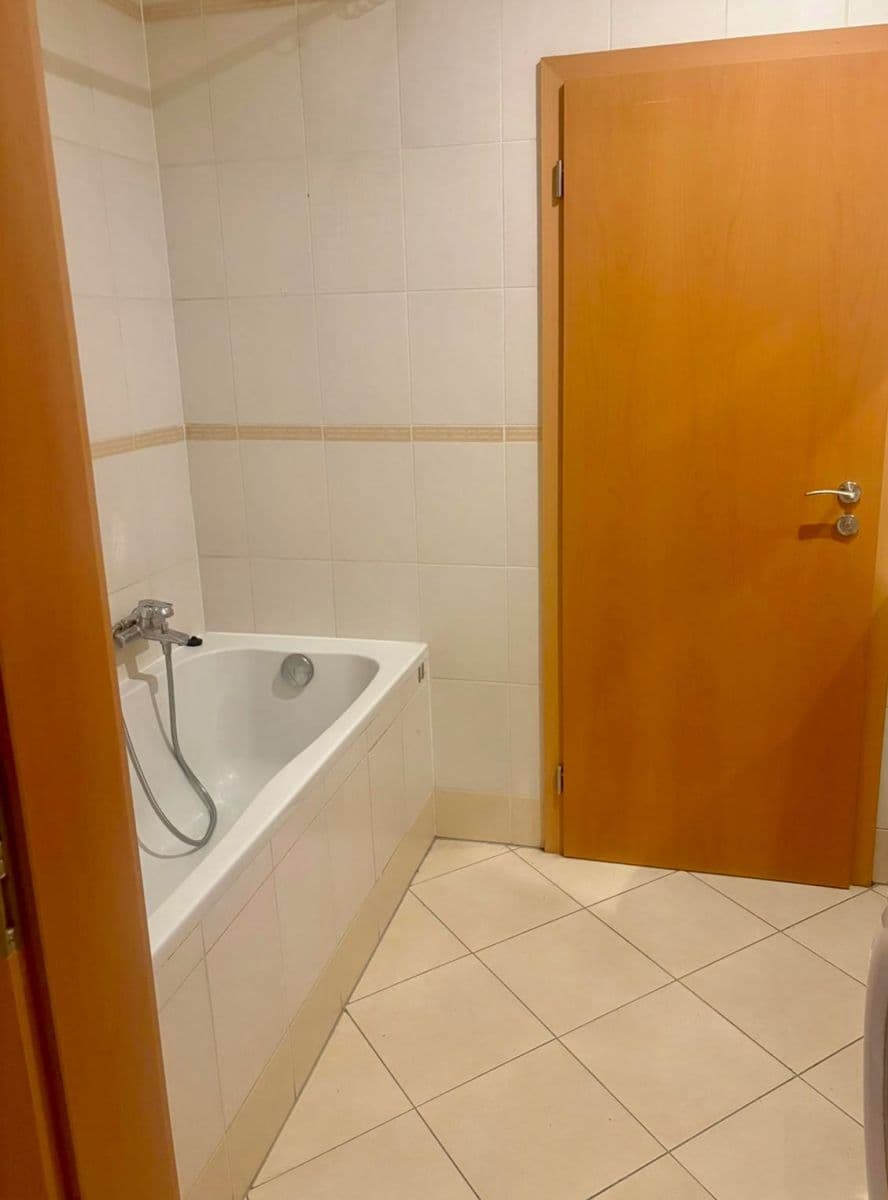 Prenájom bytu 3-izbový 60 m², Miroslava Hajna, Praha, Praha Prenájom bytu 3-izbový 60 m², Miroslava Hajna, Praha, Praha