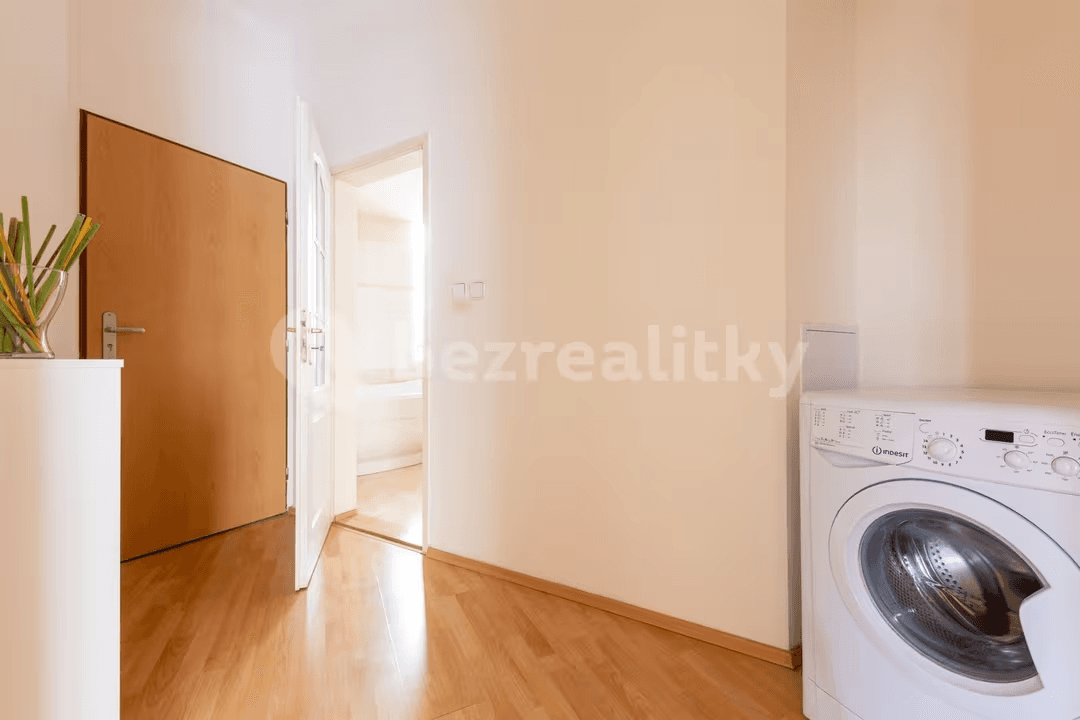 Prenájom bytu 1-izbový 66 m², Praha, Praha Prenájom bytu 1-izbový 66 m², Praha, Praha
