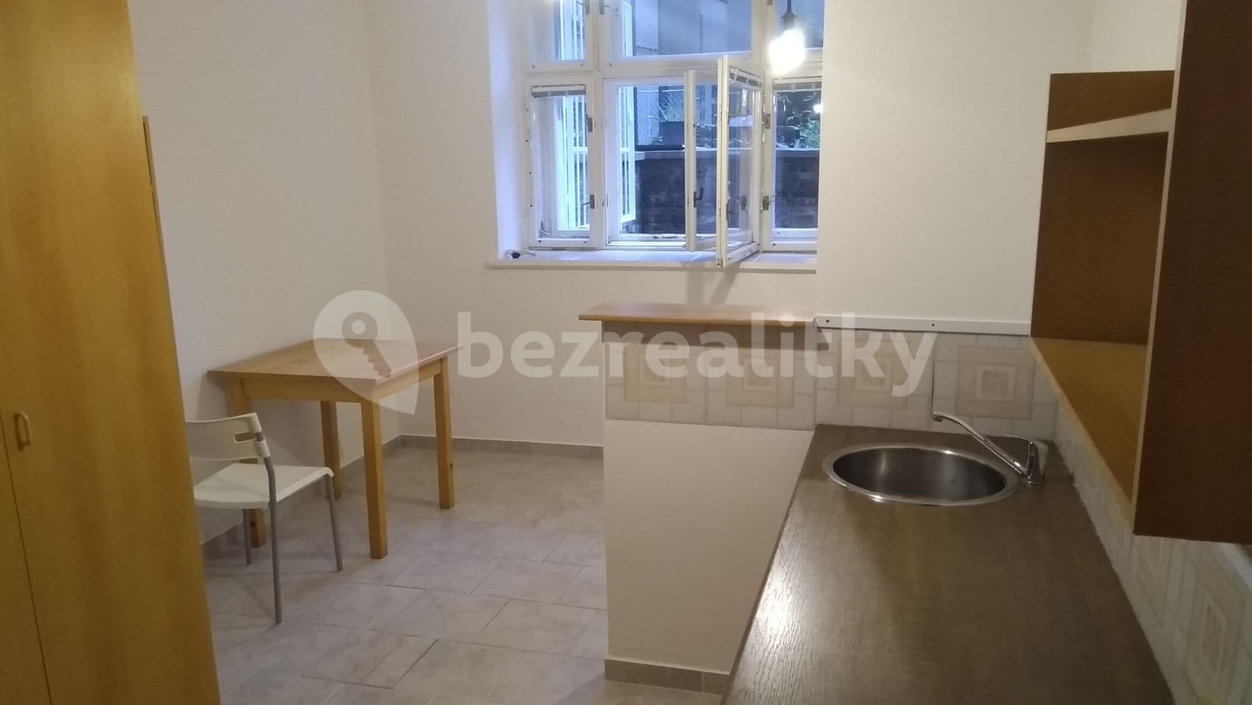 Prenájom bytu 1-izbový 25 m², Petrohradská, Praha, Praha Prenájom bytu 1-izbový 25 m², Petrohradská, Praha, Praha