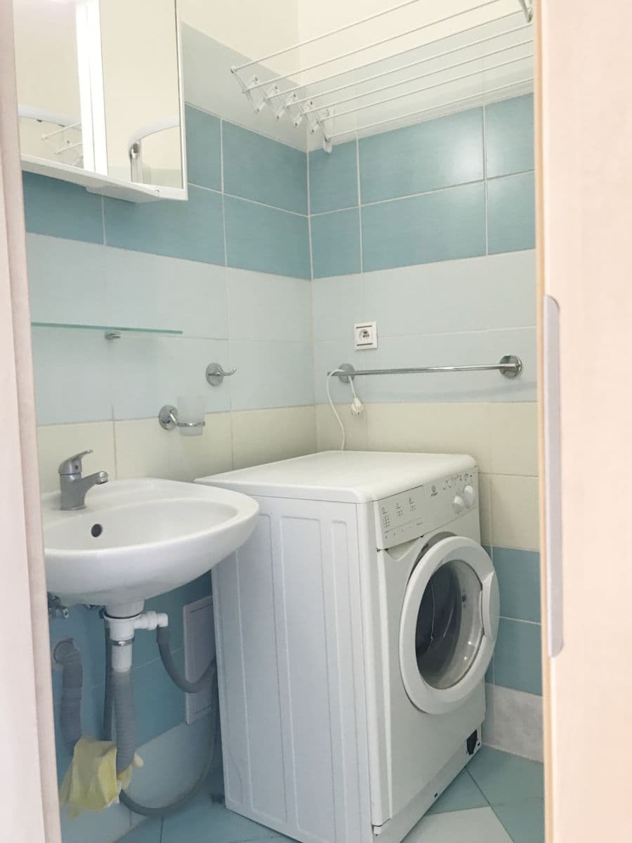 Prenájom bytu 2-izbový 42 m², Černomořská, Praha, Praha Prenájom bytu 2-izbový 42 m², Černomořská, Praha, Praha