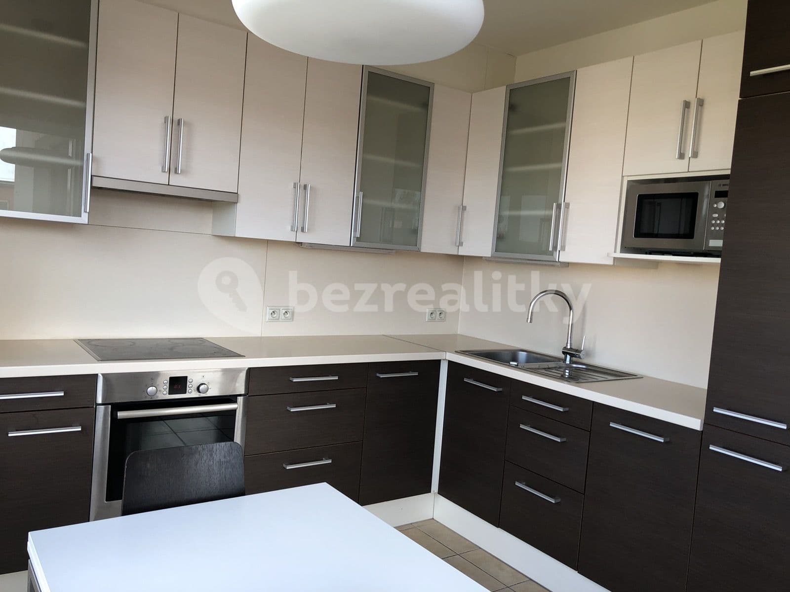 Prenájom bytu 3-izbový 81 m², Nehvizdská, Praha, Praha Prenájom bytu 3-izbový 81 m², Nehvizdská, Praha, Praha