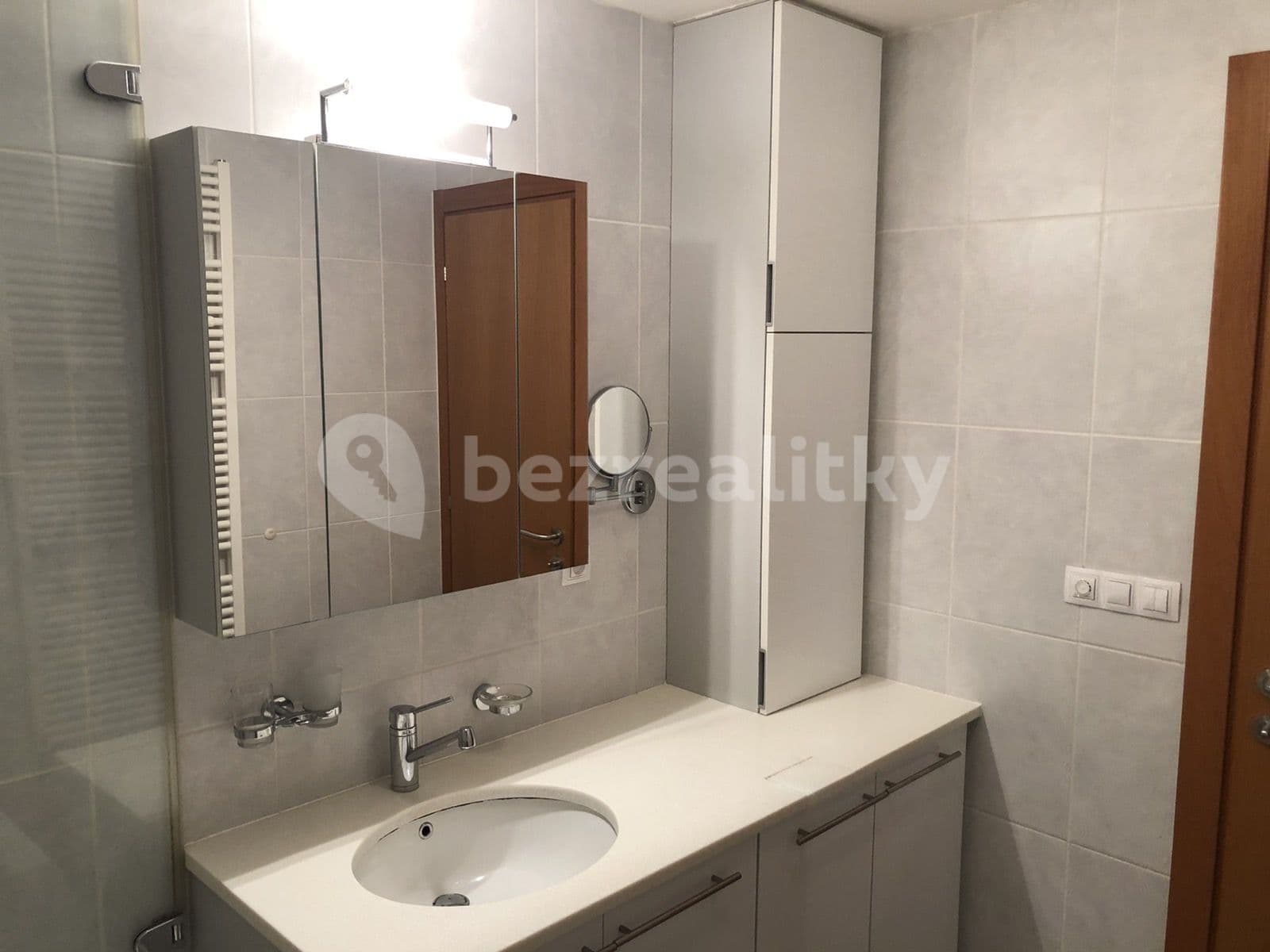 Prenájom bytu 3-izbový 81 m², Nehvizdská, Praha, Praha Prenájom bytu 3-izbový 81 m², Nehvizdská, Praha, Praha