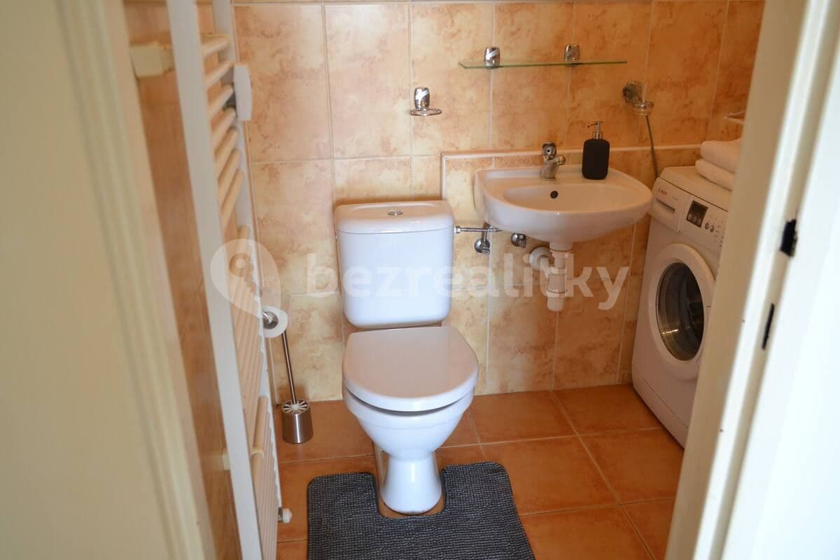 Prenájom bytu Garsoniéra 30 m², náměstí Jiřího z Lobkovic, Praha, Praha Prenájom bytu Garsoniéra 30 m², náměstí Jiřího z Lobkovic, Praha, Praha