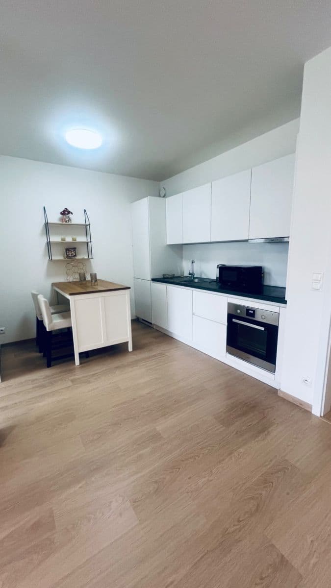 Prenájom bytu 2-izbový 41 m², Na Komořsku, Praha, Praha Prenájom bytu 2-izbový 41 m², Na Komořsku, Praha, Praha