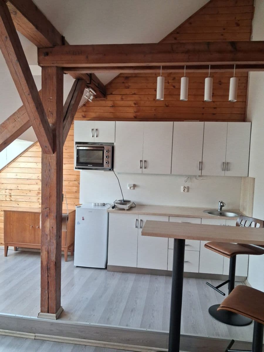Prenájom bytu 2-izbový 37 m², Pod Karlovarskou Silnicí, Praha, Praha Prenájom bytu 2-izbový 37 m², Pod Karlovarskou Silnicí, Praha, Praha