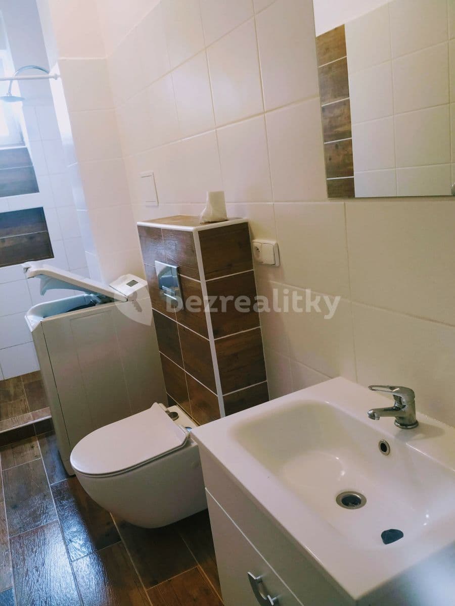 Prenájom bytu 2-izbový 45 m², Štefánikovo Náměstí, Jihlava, Kraj Vysočina Prenájom bytu 2-izbový 45 m², Štefánikovo Náměstí, Jihlava, Kraj Vysočina