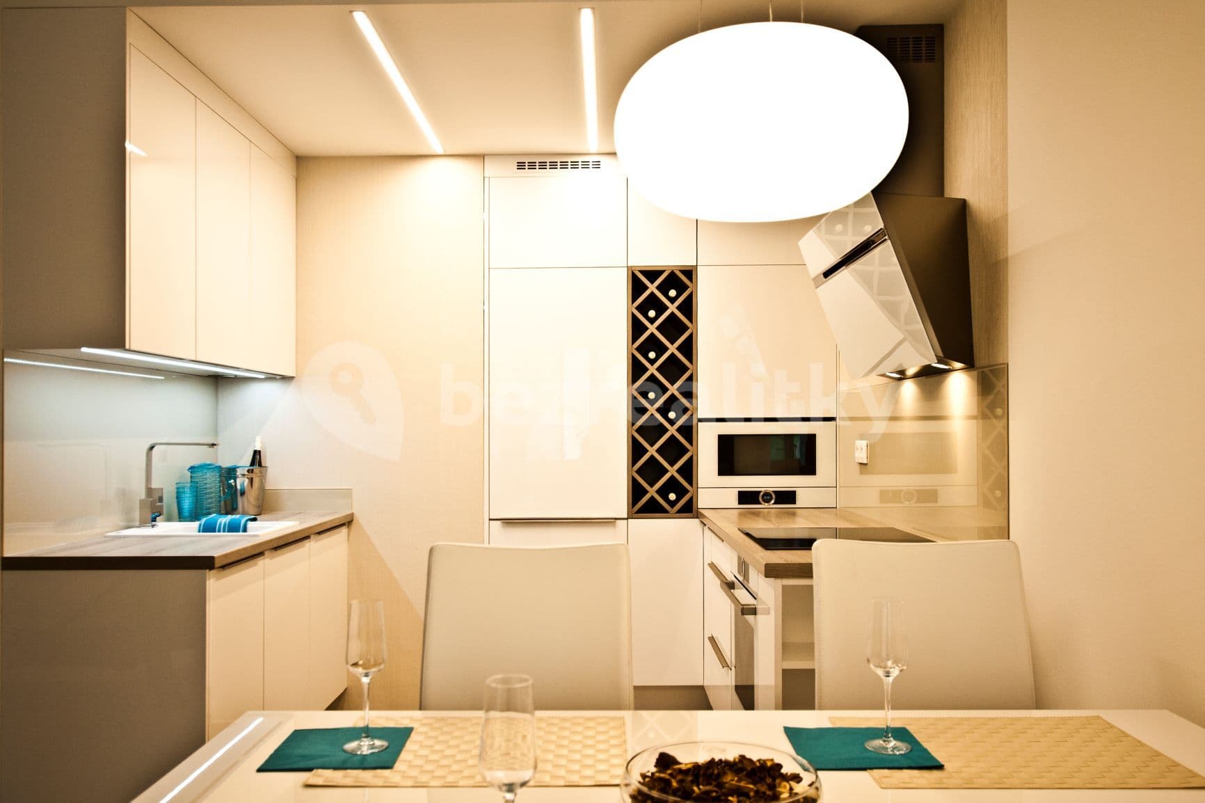 Prenájom bytu 2-izbový 64 m², Škrábkových, Praha, Praha Prenájom bytu 2-izbový 64 m², Škrábkových, Praha, Praha