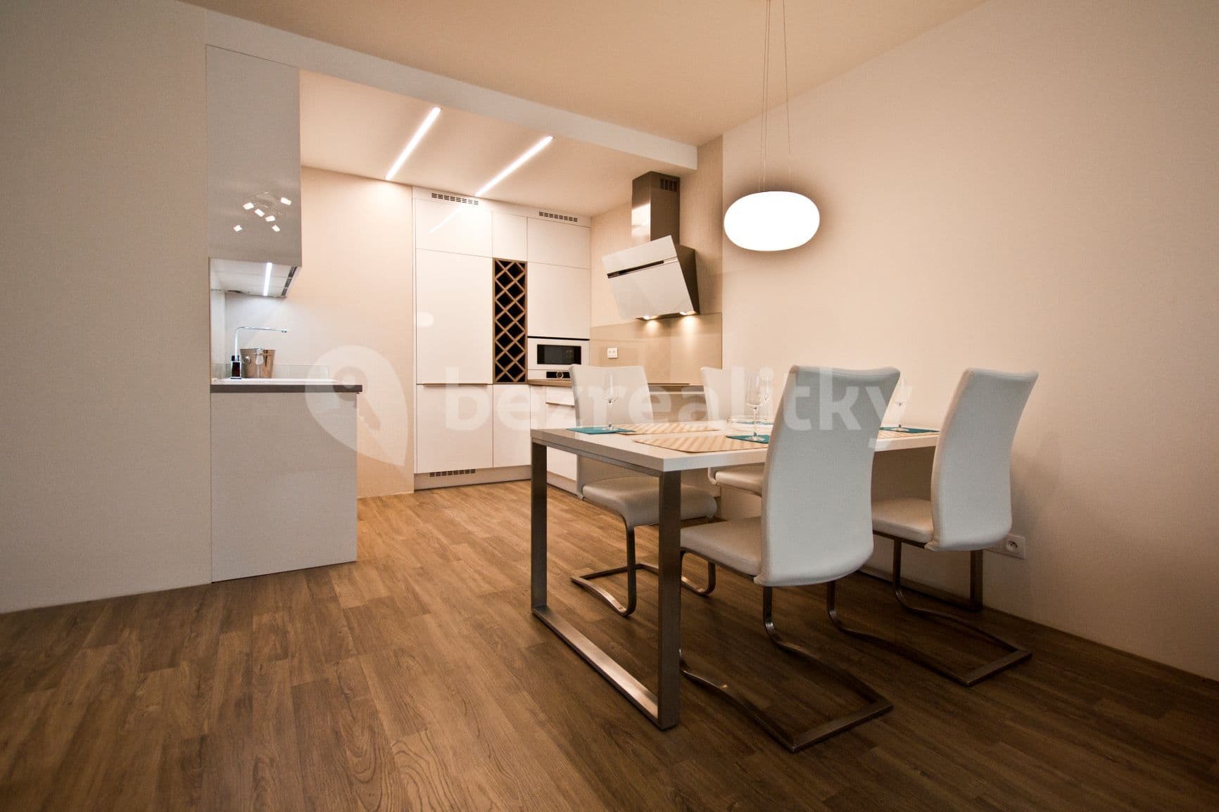 Prenájom bytu 2-izbový 64 m², Škrábkových, Praha, Praha Prenájom bytu 2-izbový 64 m², Škrábkových, Praha, Praha