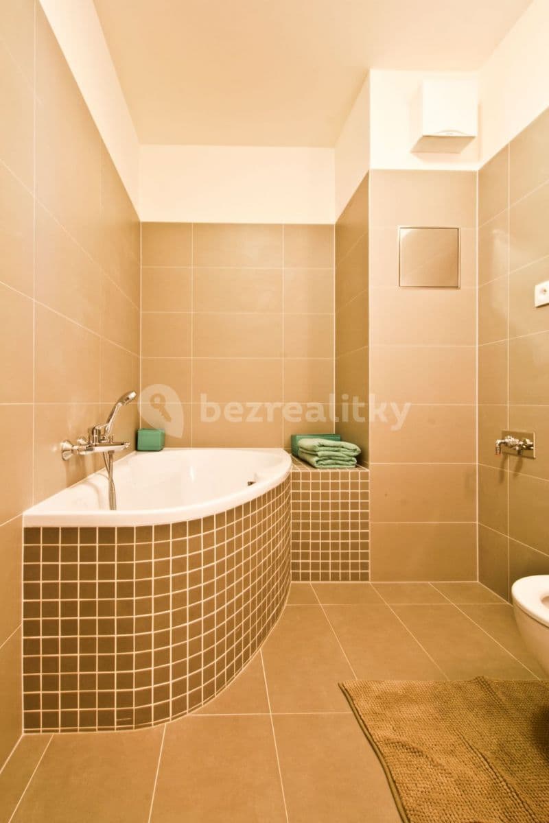 Prenájom bytu 2-izbový 64 m², Škrábkových, Praha, Praha Prenájom bytu 2-izbový 64 m², Škrábkových, Praha, Praha
