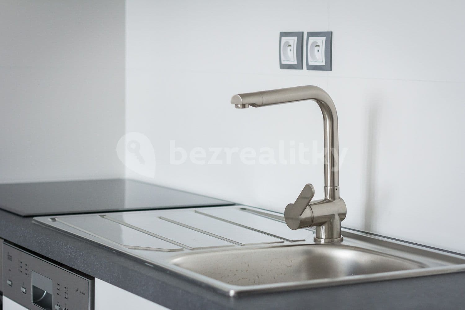 Prenájom bytu 2-izbový 40 m², Podplukovníka Sochora, Praha, Praha Prenájom bytu 2-izbový 40 m², Podplukovníka Sochora, Praha, Praha