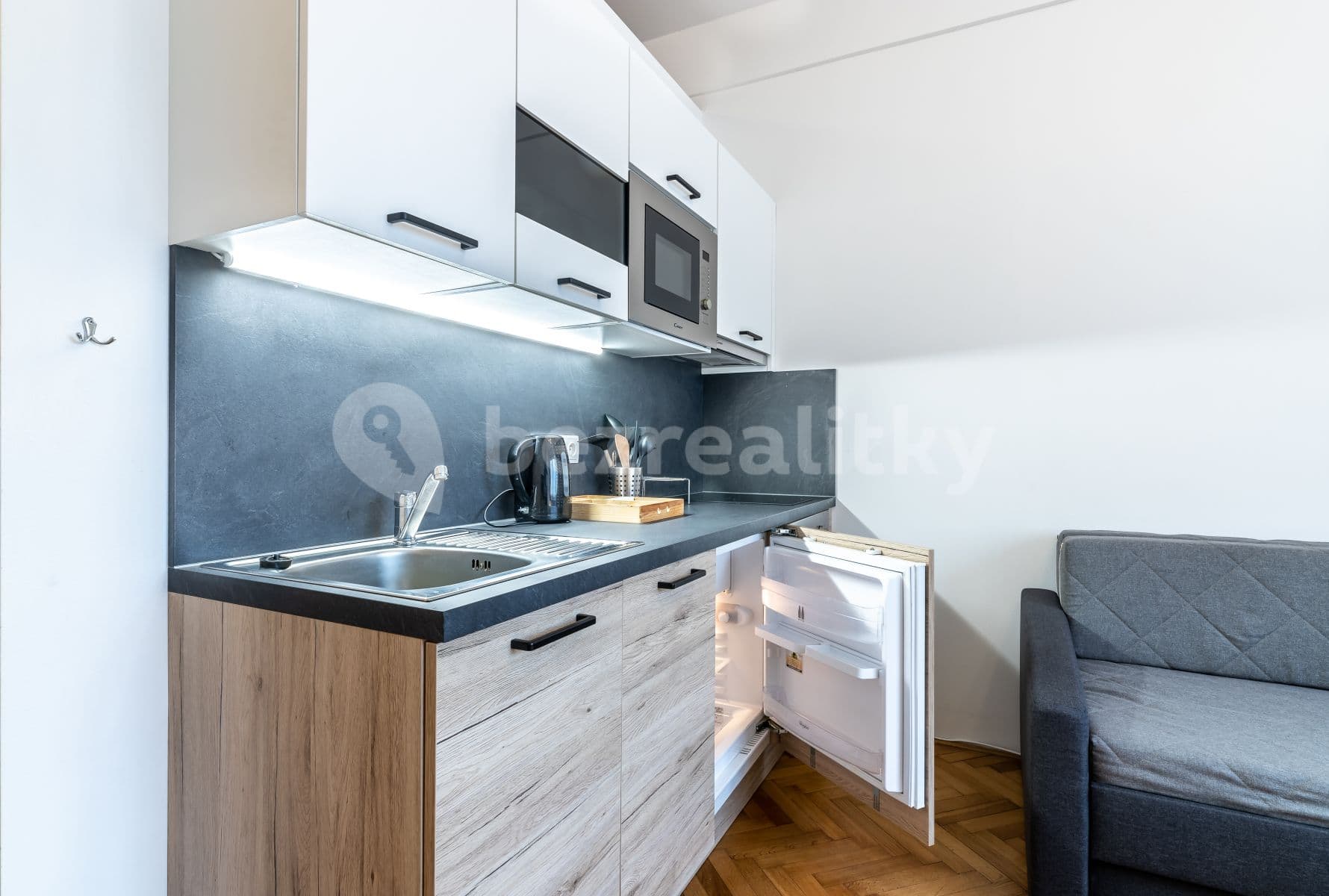 Prenájom bytu 1-izbový 28 m², Revoluční, Praha, Praha Prenájom bytu 1-izbový 28 m², Revoluční, Praha, Praha