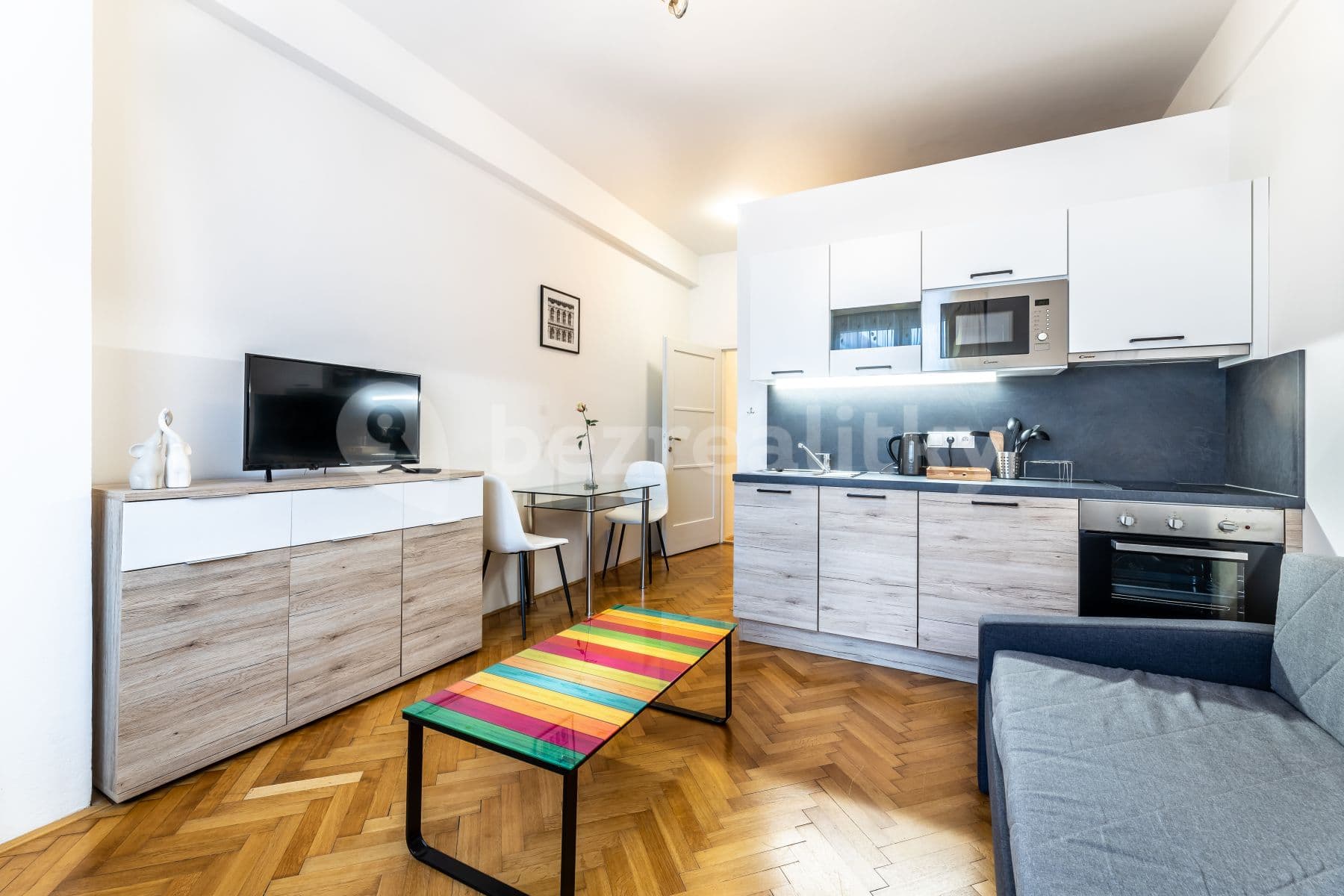 Prenájom bytu 1-izbový 28 m², Revoluční, Praha, Praha Prenájom bytu 1-izbový 28 m², Revoluční, Praha, Praha