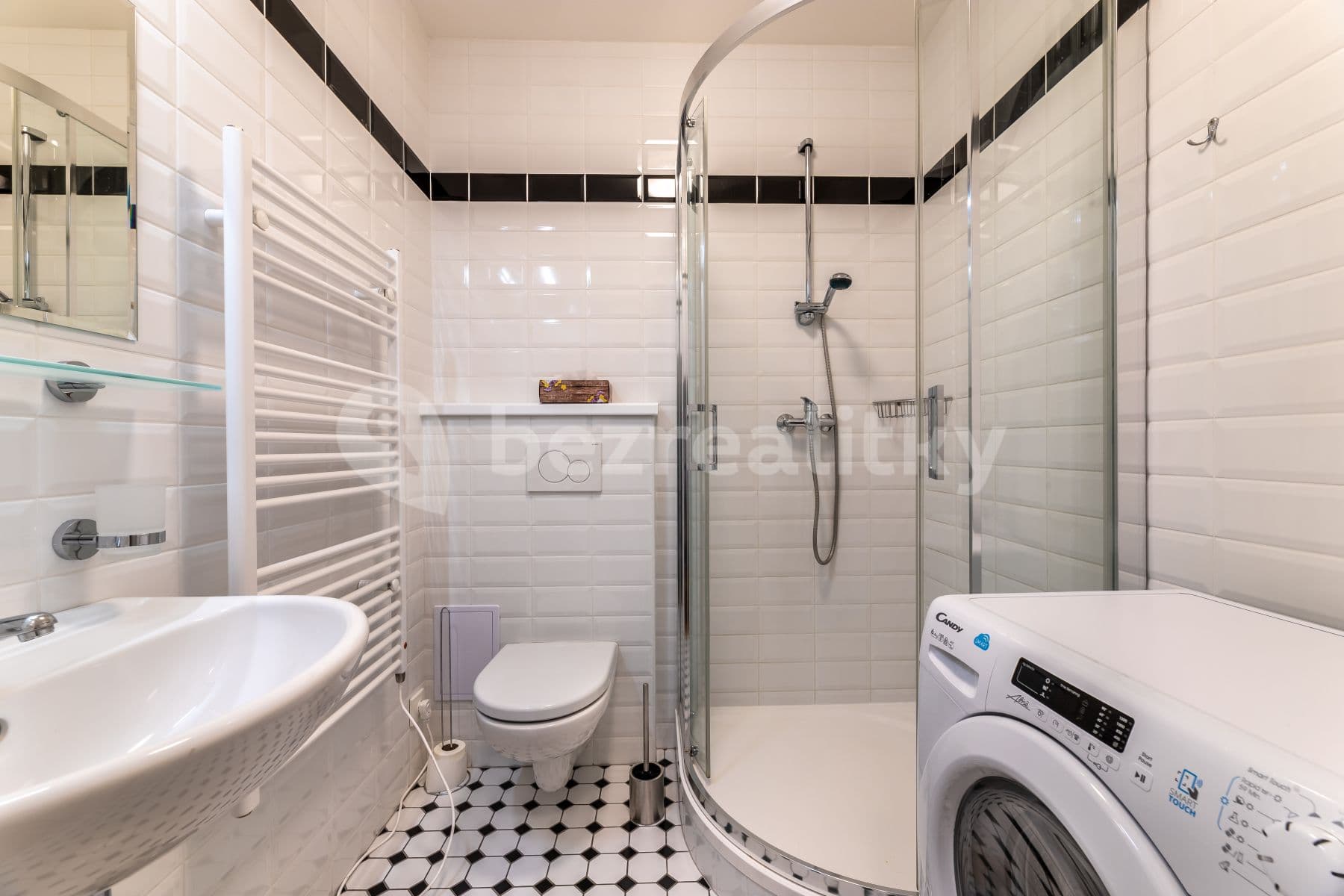 Prenájom bytu 1-izbový 28 m², Revoluční, Praha, Praha Prenájom bytu 1-izbový 28 m², Revoluční, Praha, Praha