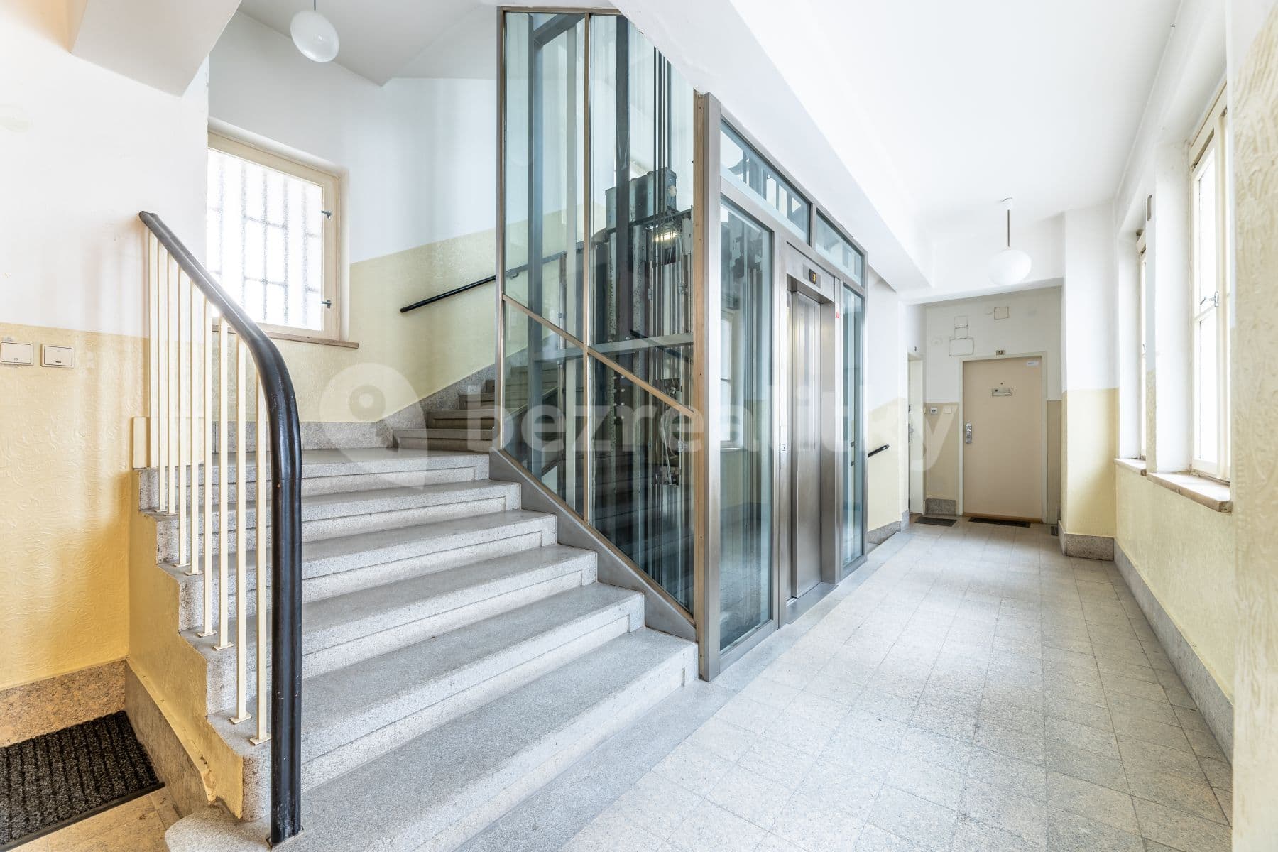 Prenájom bytu 1-izbový 28 m², Revoluční, Praha, Praha Prenájom bytu 1-izbový 28 m², Revoluční, Praha, Praha