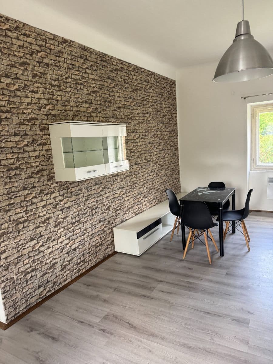 Prenájom bytu 3-izbový 73 m², Rýznerova, Únětice, Středočeský kraj Prenájom bytu 3-izbový 73 m², Rýznerova, Únětice, Středočeský kraj