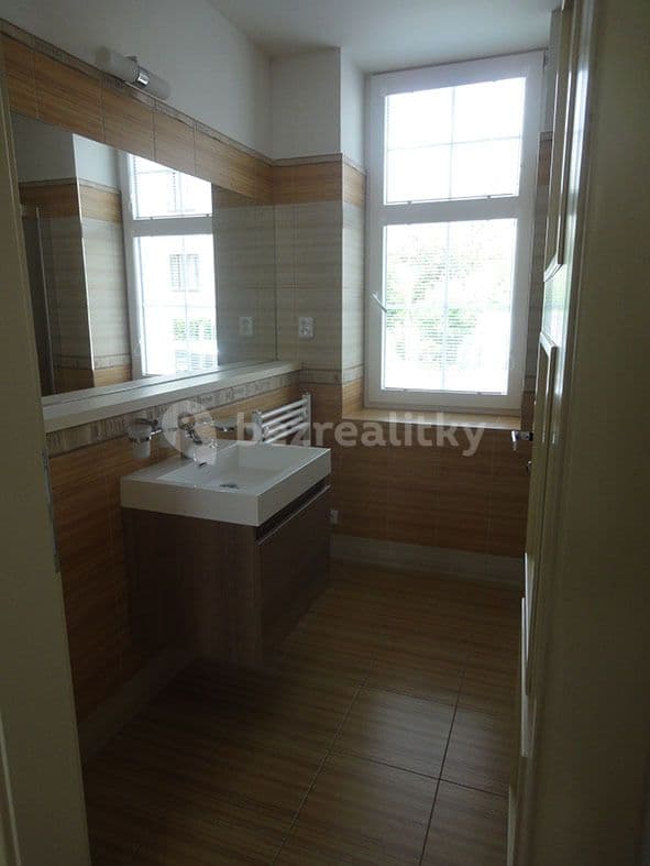 Prenájom bytu 1-izbový 34 m², Albertova, Hradec Králové, Královéhradecký kraj Prenájom bytu 1-izbový 34 m², Albertova, Hradec Králové, Královéhradecký kraj