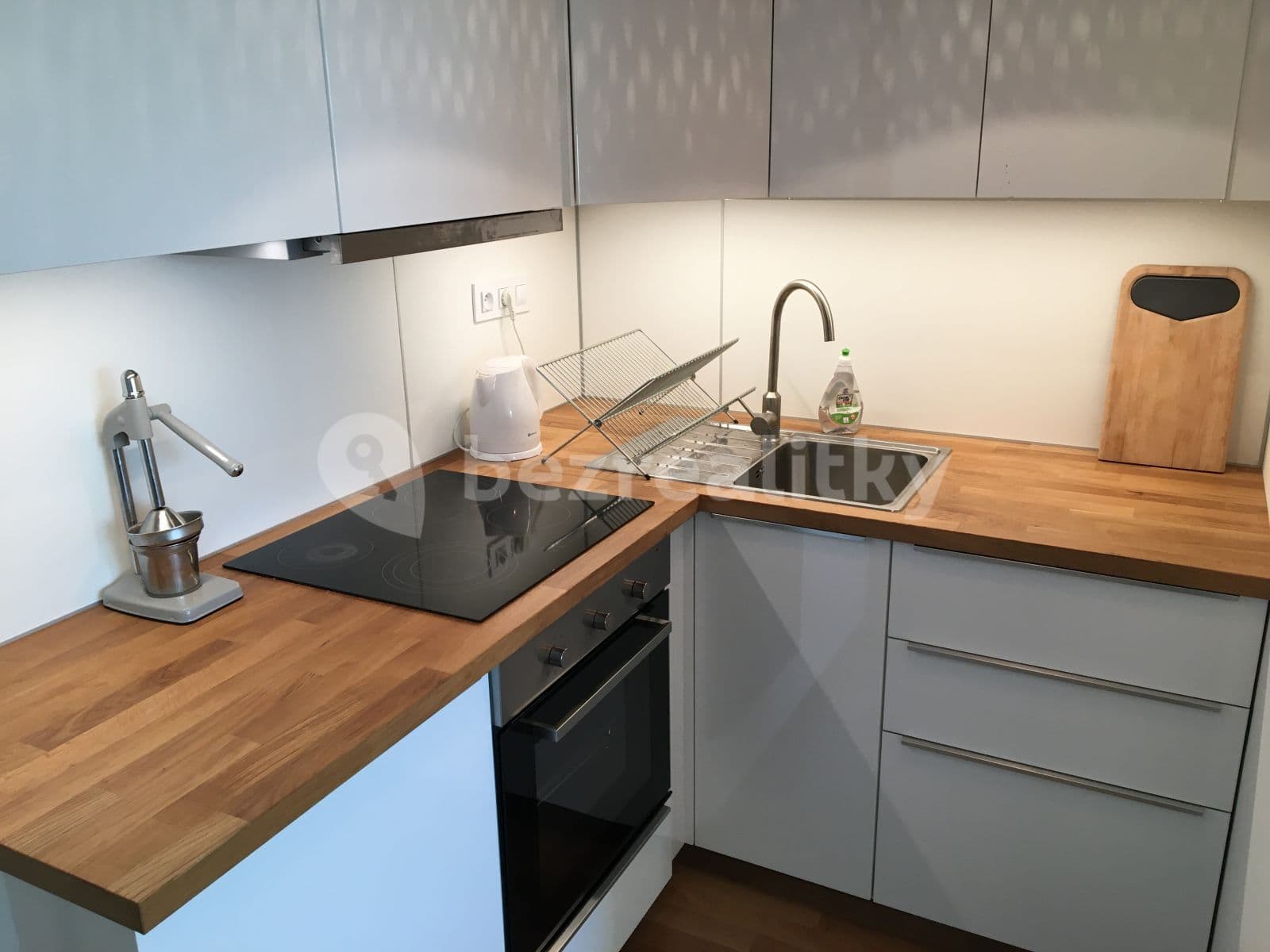 Prenájom bytu 1-izbový 38 m², Zvěřinova, Praha, Praha Prenájom bytu 1-izbový 38 m², Zvěřinova, Praha, Praha