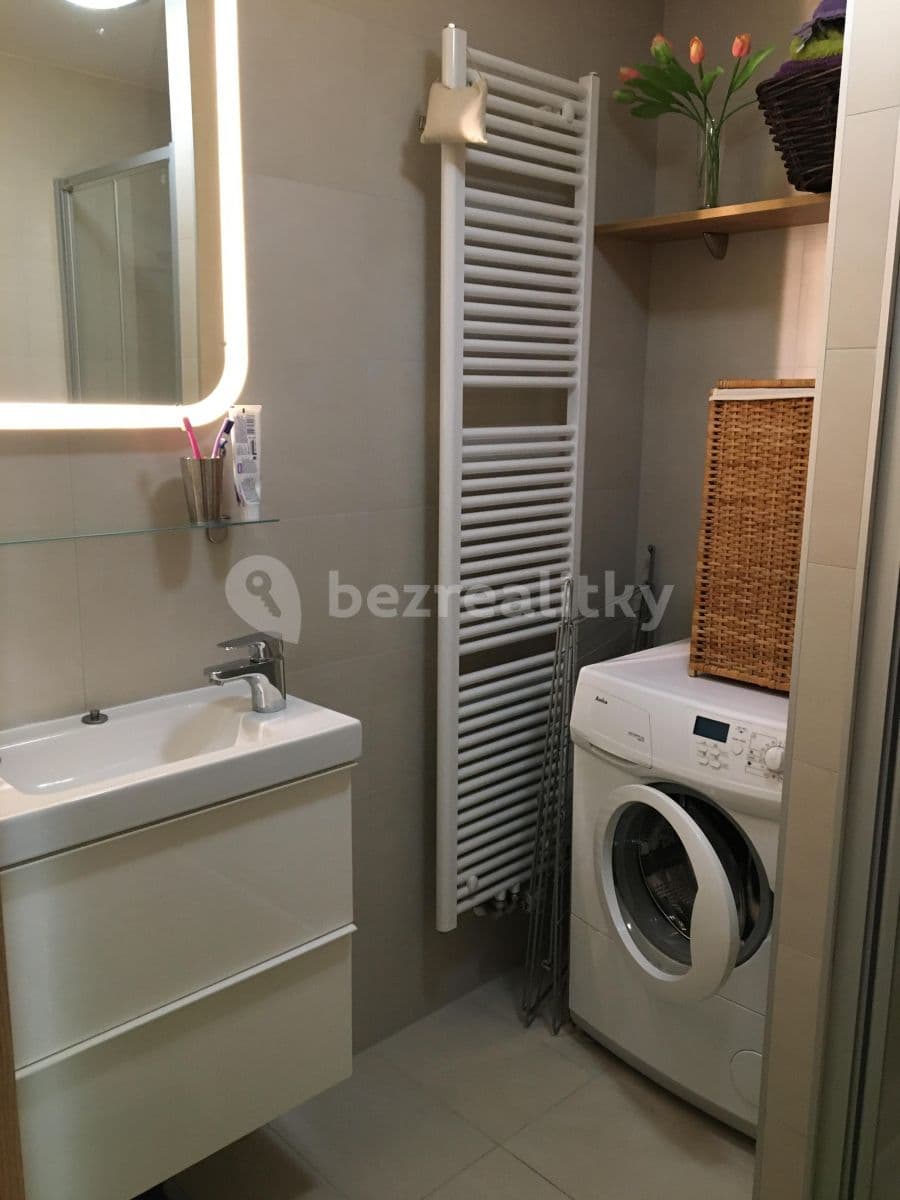 Prenájom bytu 1-izbový 38 m², Zvěřinova, Praha, Praha Prenájom bytu 1-izbový 38 m², Zvěřinova, Praha, Praha