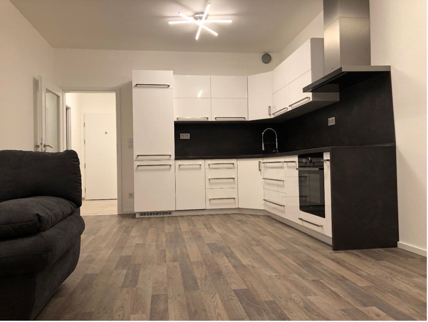 Prenájom bytu 2-izbový 61 m², Zvěřinova, Praha, Praha Prenájom bytu 2-izbový 61 m², Zvěřinova, Praha, Praha
