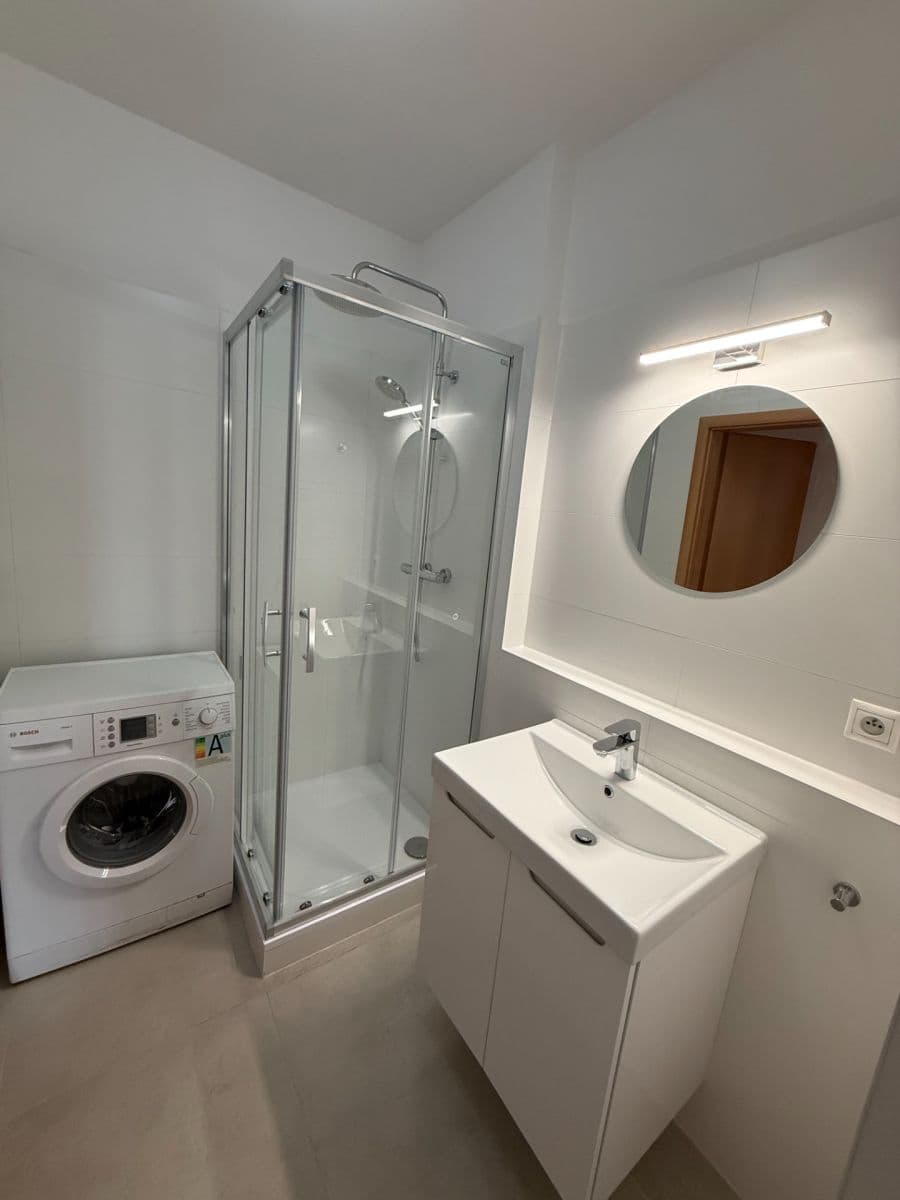Prenájom bytu 2-izbový 45 m², Neumannova, Praha, Praha Prenájom bytu 2-izbový 45 m², Neumannova, Praha, Praha